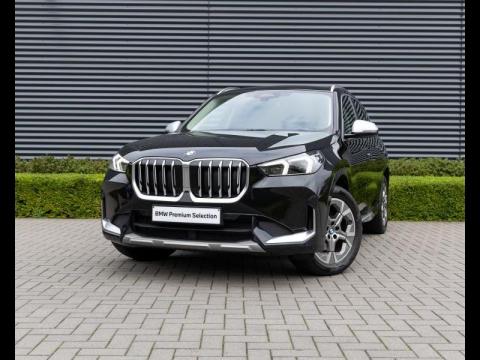 <p>&amp;nbsp;</p>
<p><span>01CB</span>&amp;nbsp;<span>CO2 omvang</span></p>
<p><span>01DF</span>&amp;nbsp;<span>Emissienorm EU6 rde II</span></p>
<p><span>01EC</span>&amp;nbsp;<span>BMW LM-velg Aerodynamik 866 STD</span></p>
<p><span>0230</span>&amp;nbsp;<span>Extra pakket EU-specifiek</span></p>
<p><span>02PA</span>&amp;nbsp;<span>Wielbout met slot</span></p>
<p><span>02TF</span>&amp;nbsp;<span>Steptronic met versnel.bak met dub.kop.</span></p>
<p><span>02VB</span>&amp;nbsp;<span>Bandenspanningsweergave</span></p>
<p><span>0302</span>&amp;nbsp;<span>Alarmsysteem</span></p>
<p><span>0320</span>&amp;nbsp;<span>Ontfall, type-aanduiding</span></p>
<p><span>0322</span>&amp;nbsp;<span>Comforttoegang</span></p>
<p><span>032X</span>&amp;nbsp;<span>Vervallen contactl. Bediening achterkl.</span></p>
<p><span>03AC</span>&amp;nbsp;<span>Aanhangwagenkoppeling</span></p>
<p><span>03AT</span>&amp;nbsp;<span>Dakreling aluminium glanzend</span></p>
<p><span>03MB</span>&amp;nbsp;<span>Indiv. exterieurlijn alu. gesatineerd</span></p>
<p><span>0420</span>&amp;nbsp;<span>Verduisterde ruiten</span></p>
<p><span>0430</span>&amp;nbsp;<span>Binnen-/buitenspiegel, aut. dimmend</span></p>
<p><span>0431</span>&amp;nbsp;<span>Binnenspiegel, automatisch dimmend</span></p>
<p><span>045A</span>&amp;nbsp;<span>Stoelverstelling elektrisch met memory</span></p>
<p><span>0478</span>&amp;nbsp;<span>Kinderstoeltjebevestiging</span></p>
<p><span>0494</span>&amp;nbsp;<span>Stoelverwarming bestuurder/passagier</span></p>
<p><span>04AT</span>&amp;nbsp;<span>Interieurstrips hoogglanzend zwart</span></p>
<p><span>04FD</span>&amp;nbsp;<span>Stoelverstelling voor achterstoelen</span></p>
<p><span>04NW</span>&amp;nbsp;<span>LUXURY DASHBOARD</span></p>
<p><span>0548</span>&amp;nbsp;<span>Kilometersnelheidsmeter</span></p>
<p><span>0552</span>&amp;nbsp;<span>Adaptieve LED-koplamp</span></p>
<p><span>05AC</span>&amp;nbsp;<span>Grootlichtassistent</span></p>
<p><span>05AS</span>&amp;nbsp;<span>Driving Assistant</span></p>
<p><span>05AV</span>&amp;nbsp;<span>Active Guard</span></p>
<p><span>05DM</span>&amp;nbsp;<span>Parkeerhulpsysteem</span></p>
<p><span>0654</span>&amp;nbsp;<span>DAB-Tuner (voorbereid voor DAB+)</span></p>
<p><span>06AE</span>&amp;nbsp;<span>Teleservices</span></p>
<p><span>06AF</span>&amp;nbsp;<span>Wettelijke noodoproep</span></p>
<p><span>06AK</span>&amp;nbsp;<span>Connected Drive Services</span></p>
<p><span>06C4</span>&amp;nbsp;<span>Connected Package Professional</span></p>
<p><span>06NX</span>&amp;nbsp;<span>Storage tray wireless Charging</span></p>
<p><span>06WC</span>&amp;nbsp;<span>Widescreen Display</span></p>
<p><span>07EV</span>&amp;nbsp;<span>Optiepakket</span></p>
<p><span>07HW</span>&amp;nbsp;<span>X Line</span></p>
<p><span>08KA</span>&amp;nbsp;<span>Olieverversingsinterval 24 mnd/30.000 km</span></p>
<p><span>08R9</span>&amp;nbsp;<span>Koelmiddel R1234yf</span></p>
<p><span>08TF</span>&amp;nbsp;<span>Actieve voetgangersbescherming</span></p>
<p><span>0999</span>&amp;nbsp;<span>Opdrachtsturing HEA</span></p>
<p><span>09PB</span>&amp;nbsp;<span>Pack Premium</span></p>
<p><span>09QR</span>&amp;nbsp;<span>VOORBEREIDING STUURWIELVERWARMING</span></p>
<p><span>09QV</span>&amp;nbsp;<span>Voorbereiding Driving Assistant Plus</span></p>
<p><span>09T5</span>&amp;nbsp;<span>Specifieke accessoires X</span></p>
<p><span>A070</span>&amp;nbsp;<span>AGM-accu 70 Ah</span></p>
<p>&amp;nbsp;</p>
<p>&amp;nbsp;</p>