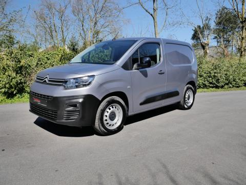 NIEUWPRIJS WAGEN: €42 400
Like & share or come & see !
Wagen te bezichtigen bij :
Garage Palermo
Kezelberg 11
8560 Moorsele
maa tem vrij : 08u00-12u00 & 13u30-18u00
zat : op afspraak
tel : 00 32 56 50 99 84
gsm : 00 32 468 51 35 59
info@garagepalermo.be
www.garagepalermo.be
Wagen wordt verkocht inclusief het afleverpakket (t.w.v. €199) : keuring, onderhoud uitgevoerd vóór levering & professionele opkuis.
Wenst u een overname van uw huidige wagen ? Geen enkel probleem, wij geven u een eerlijke overnameprijs.
Bent u ook op zoek naar een autolening of -leasing ? Wij helpen u graag !
Bijkomende vragen ? Een afspraak of testrit ? Contacteer ons vrijblijvend!
Volledige stock te ontdekken op :
www.garagepalermo.be